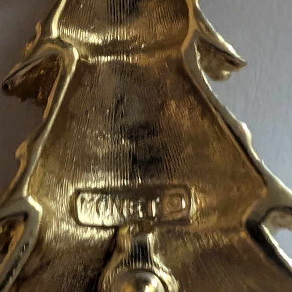 Vintage Monet Christmas Tree Brooch Gold Tone Jewel Tone Rhinestones - Picture 13 of 14